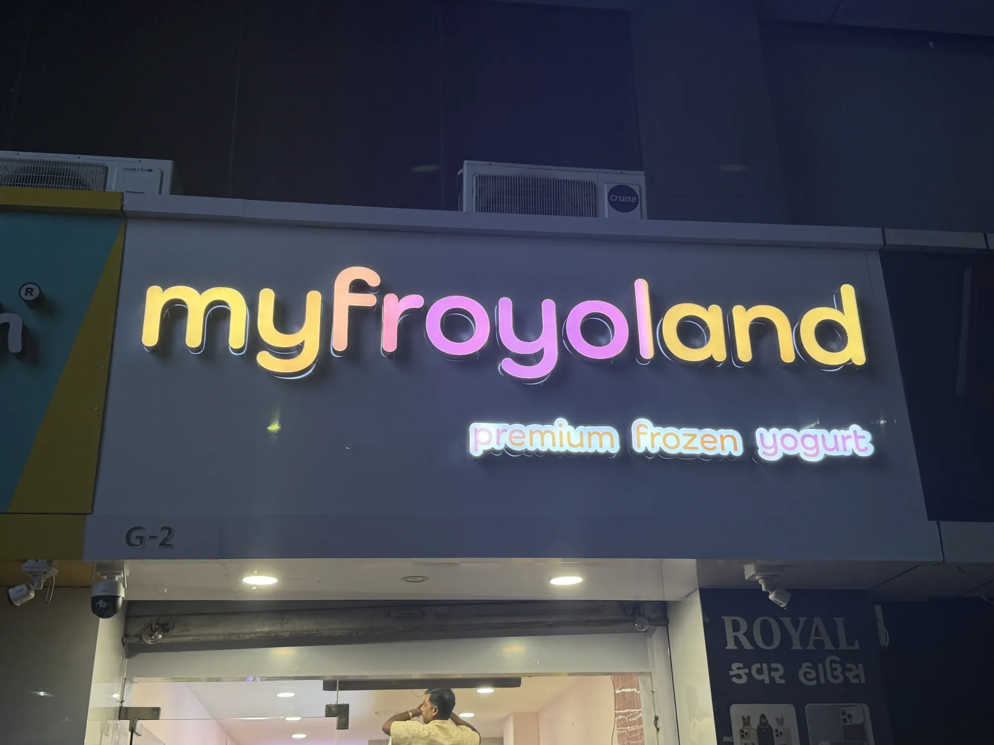 Myfroyoland — Storefront signage